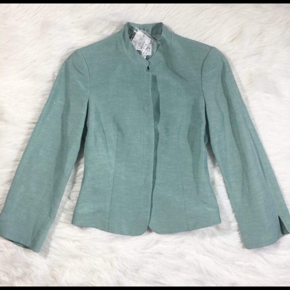 Beautiful silk blazer NWT